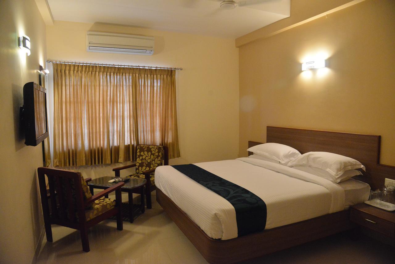 Sri Balaji Hotels Tiruchengodu Exterior photo